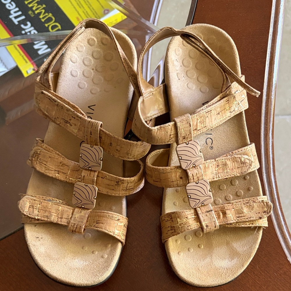 Vionic Women's Tan Sandals Size 9